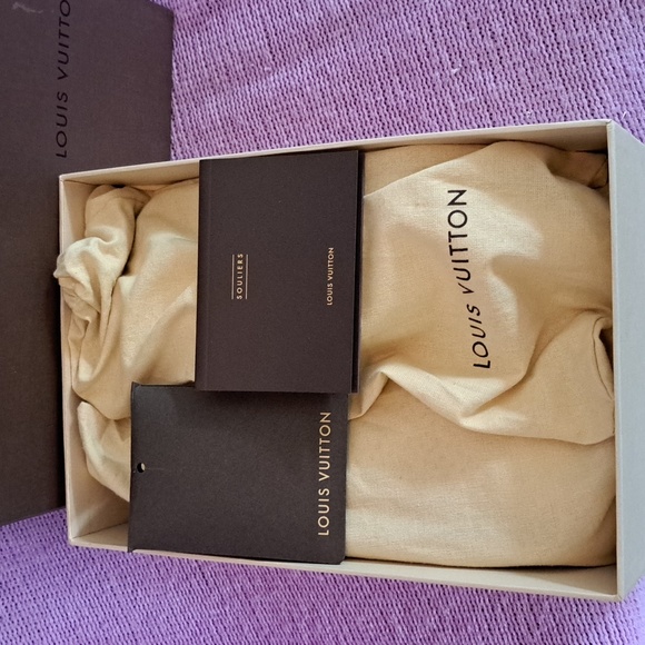 Louis Vuitton women's leather and suede sneakers. - Picture 8 of 9